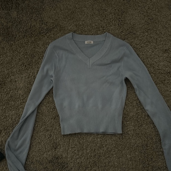 GARAGE CROPPED SWEATER V NECK NEVER WORN SIZE XS/S - Picture 1 of 2